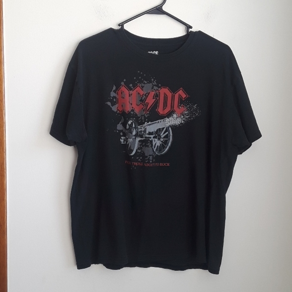 AC/DC | Tops | Acdc Black Tshirt Sz L | Poshmark
